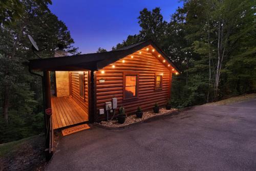 Briar Brook - Private Smoky Mountain Luxury Log Home with 2 Fireplaces, Hot Tub & Community Pool photo 8