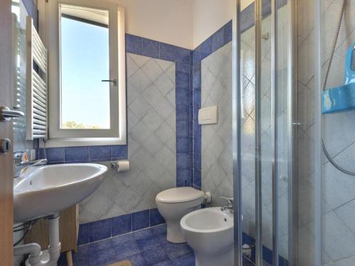 Ένα μπάνιο στο Apartment in Elba near Straccoligno Beach