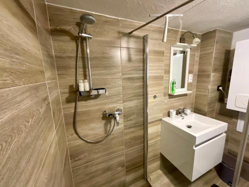 a bathroom with a shower and a sink at Vidiecky domček in Pohronská Polhora