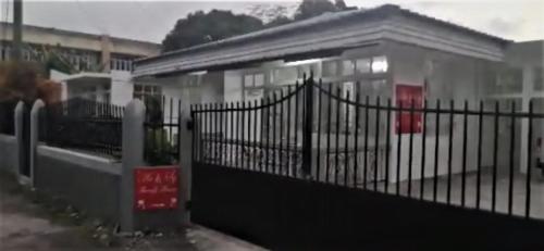 a black fence in front of a house at An&Sy Family House in Surinam