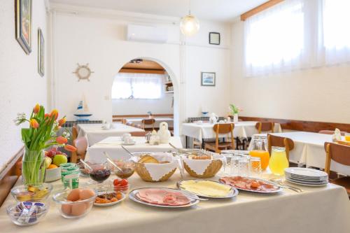 Jídlo v bed and breakfast nebo okolí