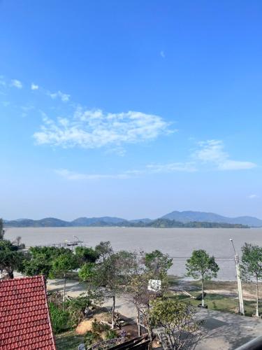 a view of a large body of water at Lak View hotel in Lien Son