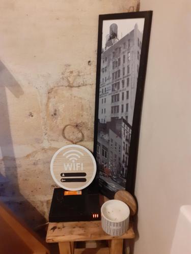 Foto dalla galleria di Joli petit loft dans échoppe pierre centre-ville a Bordeaux