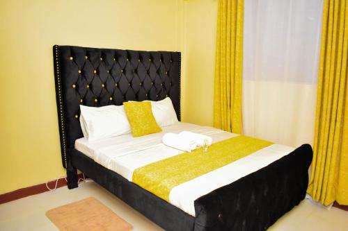 Een bed of bedden in een kamer bij G & J Homes