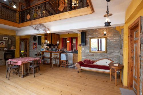 a living room with a bed and a kitchen at Casa de Artes Guest House in Balchik