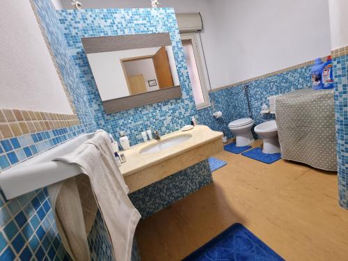 Ένα μπάνιο στο Villa Serroni