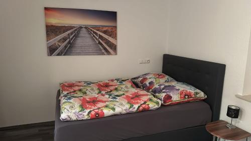 Ένα ή περισσότερα κρεβάτια σε δωμάτιο στο Schöne Ferienwohnung T&N im Weserbergland