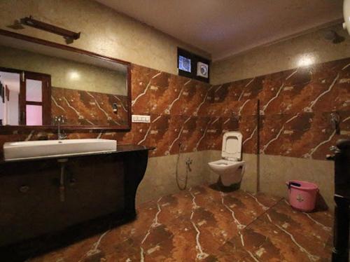 a bathroom with a sink and a toilet at Yogis Guest House in Jodhpur
