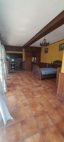 a large room with a tiled floor in a house at San Ignacio zona 7 in Mixco