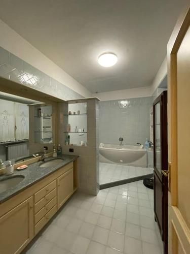 Bilik mandi di Casa nelle Langhe