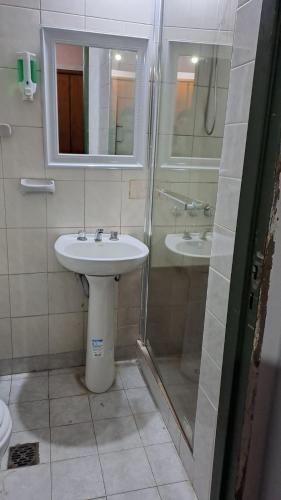 a bathroom with a sink and a shower at Delfina -Catamarca, Zona Centro in San Fernando del Valle de Catamarca