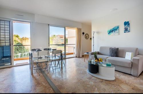 Belle résidence arborée, Appart climatisé, piscine, à 500m de la mer