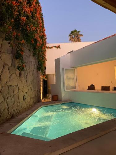 a swimming pool in the side of a house at Casa Golondrina in Xochitepec