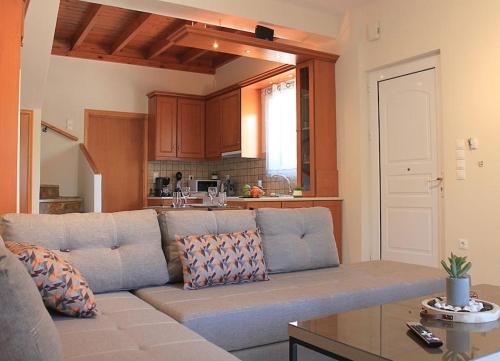 a living room with a couch and a kitchen at John's House 1 in Diakopto