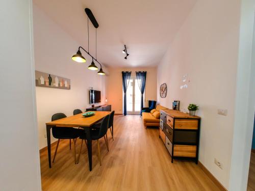 Chic Modern 2-Bedroom near Metro