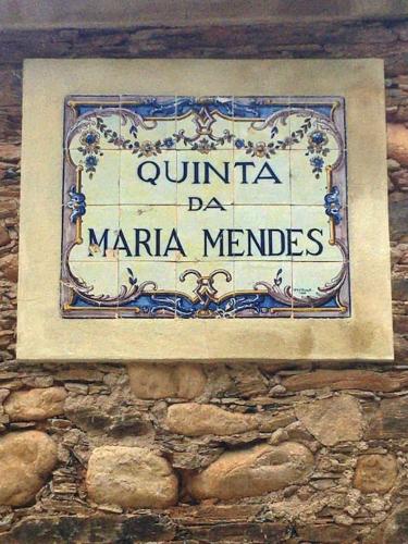 a sign on the side of a stone wall at Quinta da Maria Mendes in Serpins