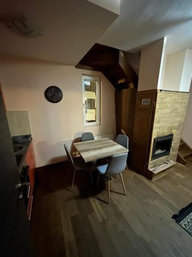 Kuchyň nebo kuchyňský kout v ubytování Ema A2 Kraljevi Čardaci
