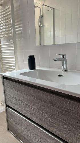 Ένα μπάνιο στο Calella de Palafrugell bellísimo apartamento con vistas al mar