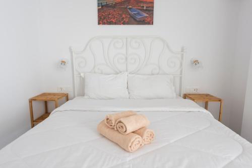 Una cama o camas en una habitación de Ikiesnafplio