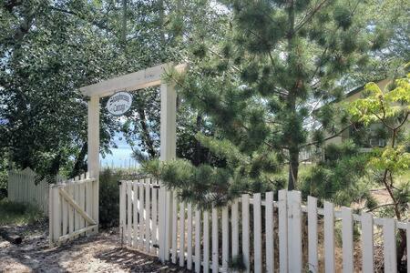 Shaughnessy Cottage- Lakeview – Photos 2