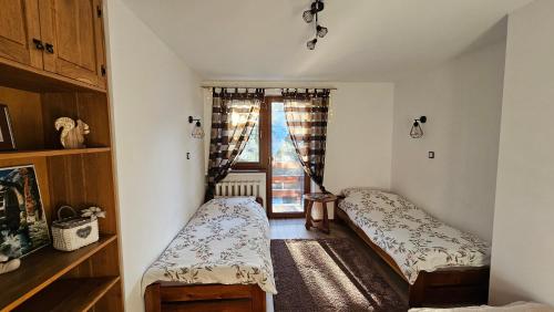 Posteľ alebo postele v izbe v ubytovaní Kalinówka Kościelisko