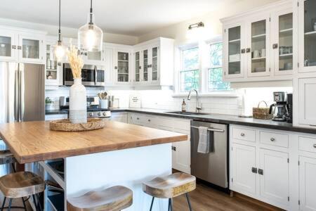 The Corner Cottage Pool Oasis – Photos 2