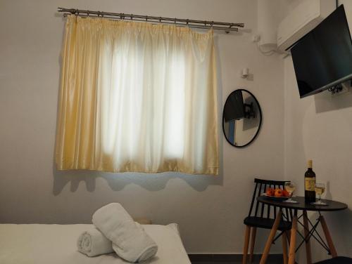 Μια τηλεόραση ή/και κέντρο ψυχαγωγίας στο Studios Thiseas 2