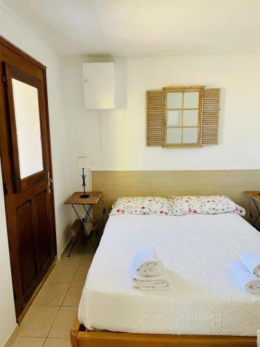 Ένα ή περισσότερα κρεβάτια σε δωμάτιο στο Villa Montalbo vue mer avec grande terrasse & plage à proximité - idéale famille et groupe de 2 à 10 personnes