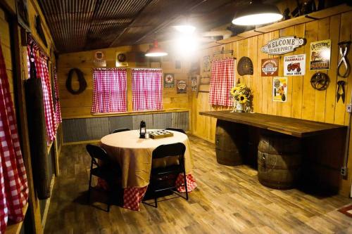 Φωτογραφία από το άλμπουμ του Rusted Barn, LLC σε Edwards