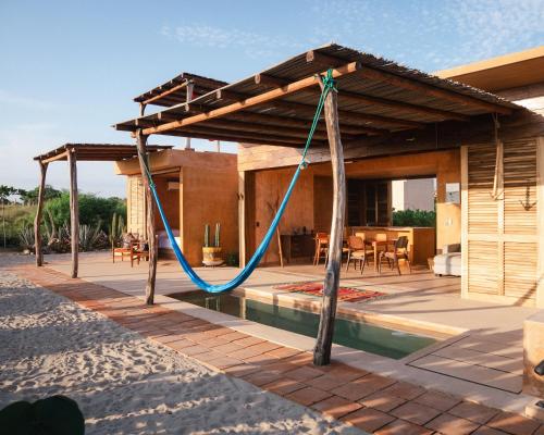 a playground with a swing in a house at Mazul Puerto Escondido in Tlachicón
