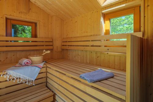 a wooden sauna with two beds in a cabin at Ferienhaus Dornstetten in Dornstetten