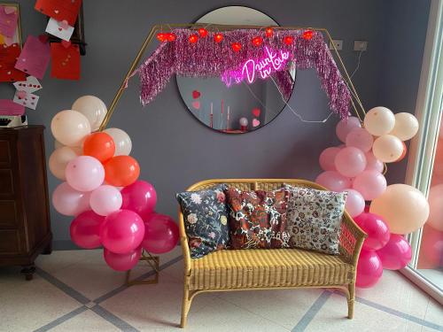 a room with balloons and a mirror and a couch at Sala dell Estate Guest House in Secchia