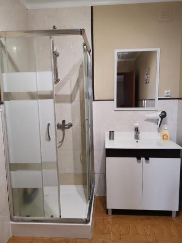 a bathroom with a shower and a sink at Vila Viegas in São Vicente Ferreira