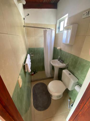 a small bathroom with a toilet and a sink at Habitación Juspe in Colonia del Sacramento