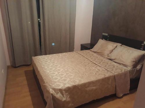 a large bed in a bedroom with a large window at En plein centre-ville. in Casablanca