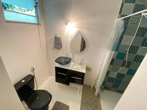 a bathroom with a sink and a mirror at Casa de campo in Valença
