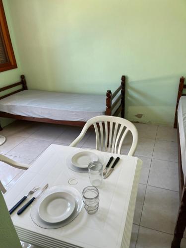 Un restaurant sau alt loc unde se poate mânca la Apartamento 7 Pura Vida em Atlântida Sul centro