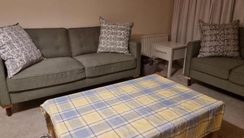 Seating area sa Two bed Apartment free parking near Colindale Station