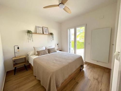 a bedroom with a bed and a ceiling fan at Bungalow en Denia in Denia