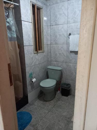 Um banheiro em Casa de praia em Grussaí/RJ