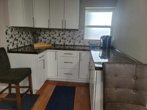 Η κουζίνα ή μικρή κουζίνα στο Great large home,8 min from Downtown