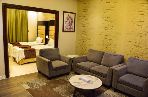 Posezení v ubytování Arjan Qurtuba Served Apartments