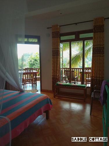 Llit o llits en una habitació de Saddle Cottage