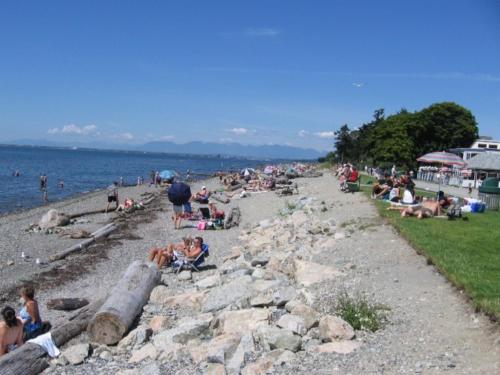a group of people sitting on a beach at JESI'S NEW HOUSE, Self Enter 2BR, Whole Suite, Close to White Rock Beach & US Border in Surrey