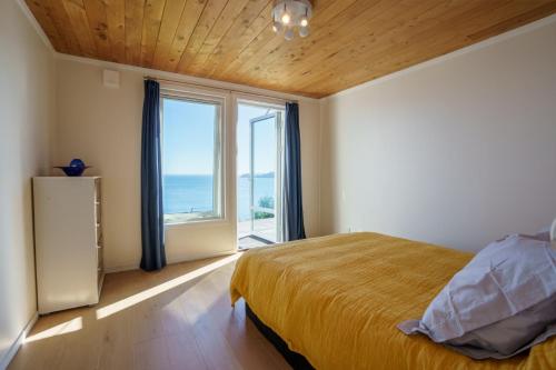 Postel nebo postele na pokoji v ubytování Ocean Cliff