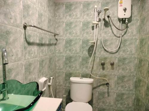 Koupelna v ubytování S2S Queen Trang Hotel