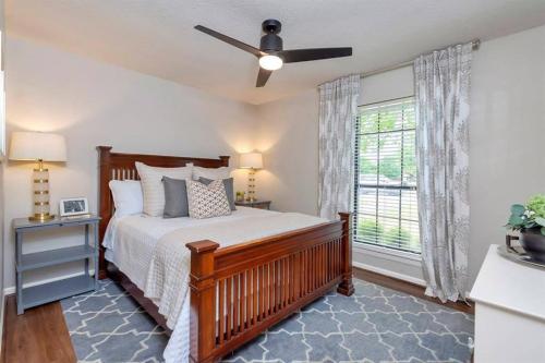 a bedroom with a bed and a ceiling fan at Grapevine Oasis, with Pool in Grapevine