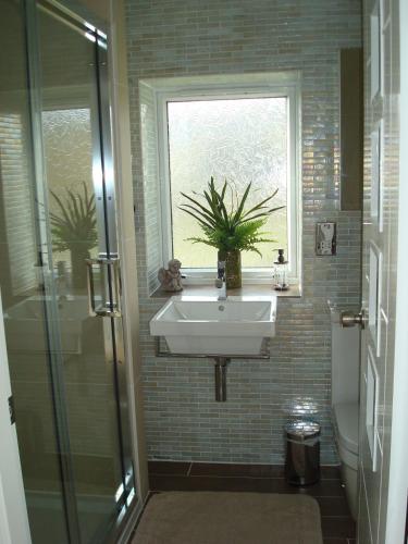 a bathroom with a sink and a window at Harris White Cottage in Rodel