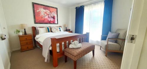 Llit o llits en una habitació de Mt Clear Ballarat Holiday Homes - Only minutes to Sovereign Hill and Ballarat CBD - Sleeps 1 to 4