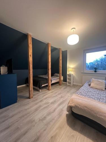 een slaapkamer met een bed en een groot raam bij Blue Sky in the center in Zielona Góra